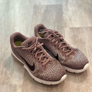 Nike Womens Air Max Sequent 9.5